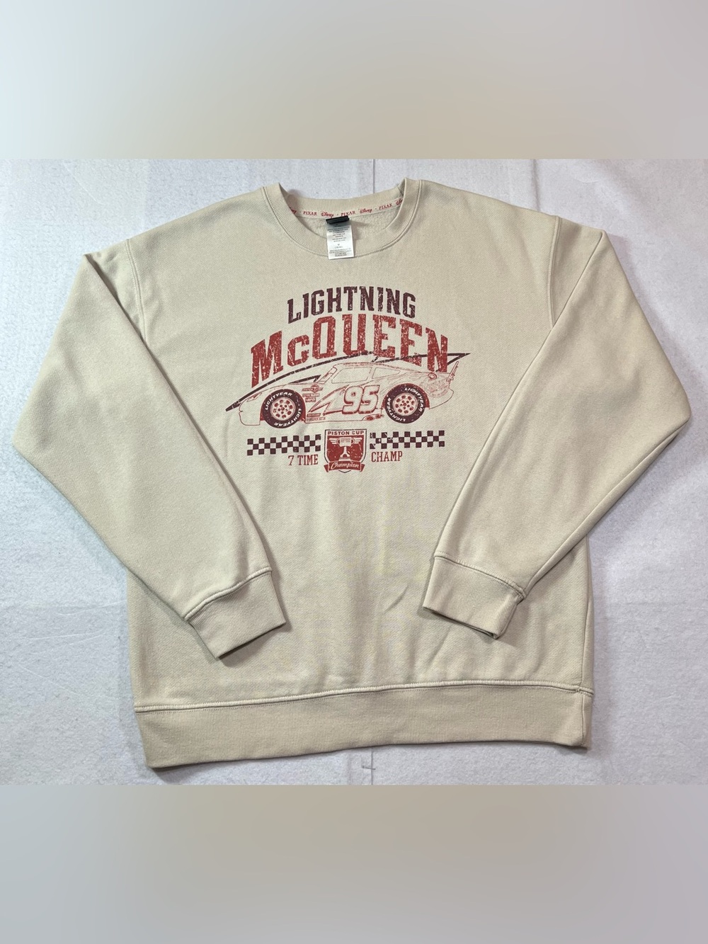 Disney Cars Lightning McQueen Piston Cup Racing Vintage-Style Mens Sweatshirt M